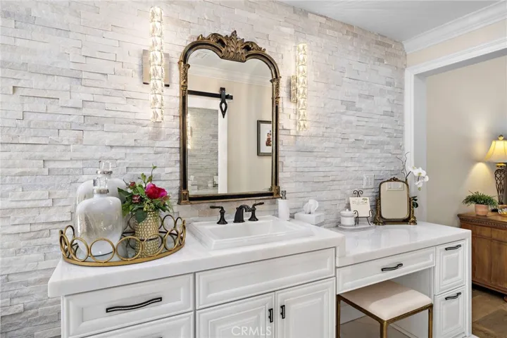 5603 E Crest De Ville, Orange, California 92867