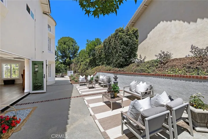 5603 E Crest De Ville, Orange, California 92867