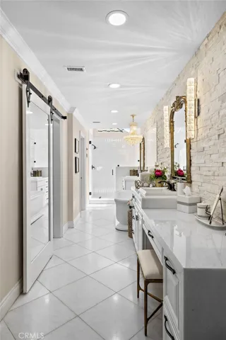 5603 E Crest De Ville, Orange, California 92867