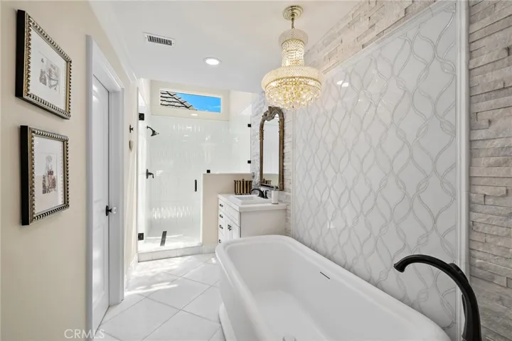 5603 E Crest De Ville, Orange, California 92867