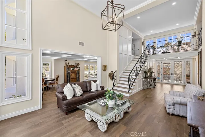 5603 E Crest De Ville, Orange, California 92867