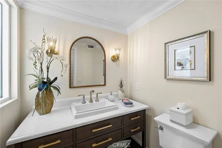 5603 E Crest De Ville, Orange, California 92867