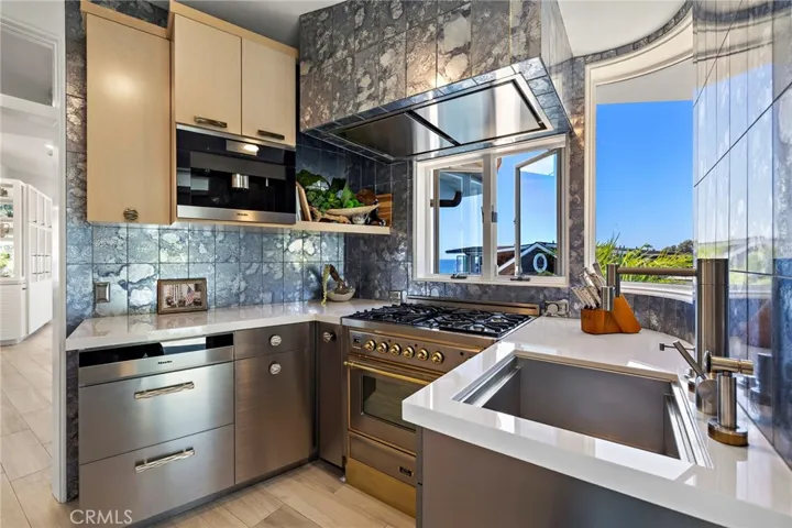 594 Cliff Drive, Laguna Beach, California 92651