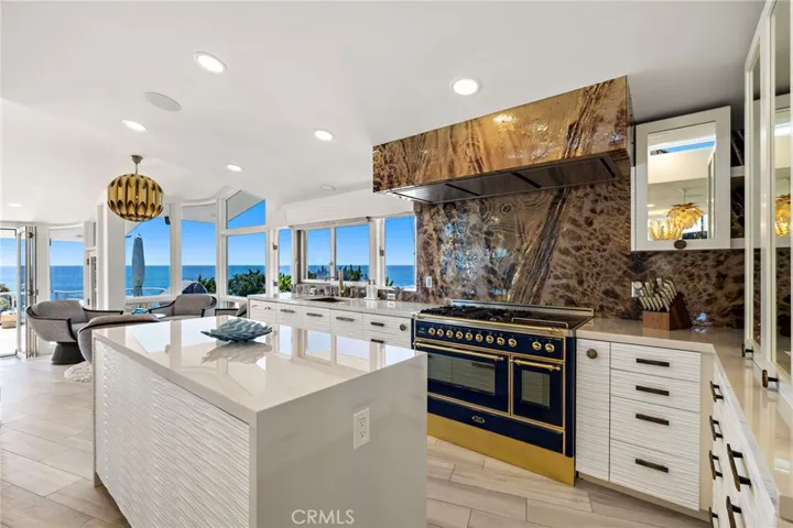 594 Cliff Drive, Laguna Beach, California 92651