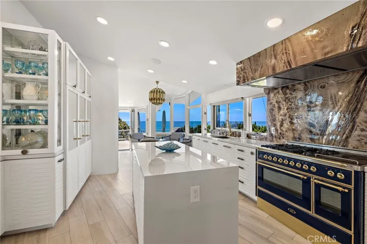 594 Cliff Drive, Laguna Beach, California 92651