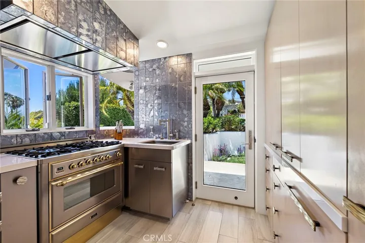 594 Cliff Drive, Laguna Beach, California 92651