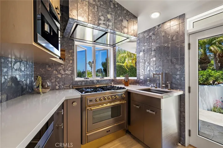 594 Cliff Drive, Laguna Beach, California 92651