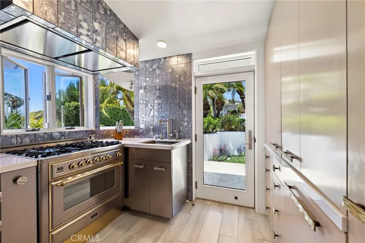594 Cliff Drive, Laguna Beach, California 92651