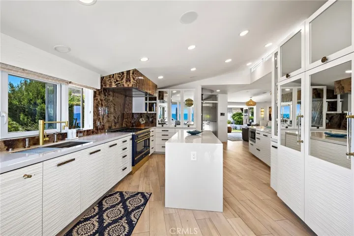 594 Cliff Drive, Laguna Beach, California 92651