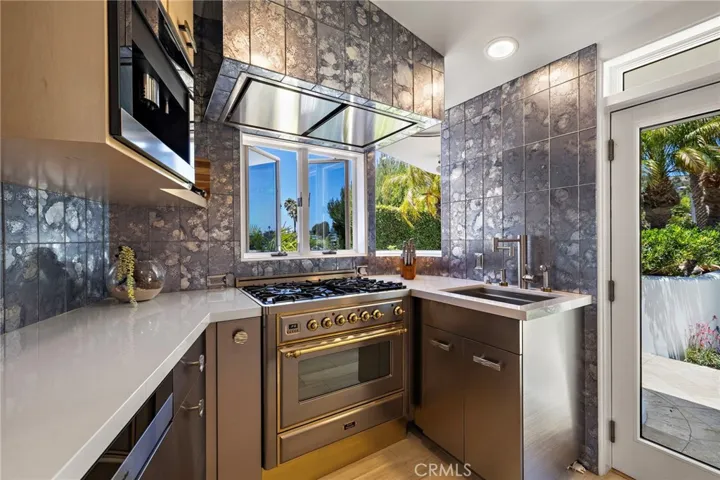 594 Cliff Drive, Laguna Beach, California 92651