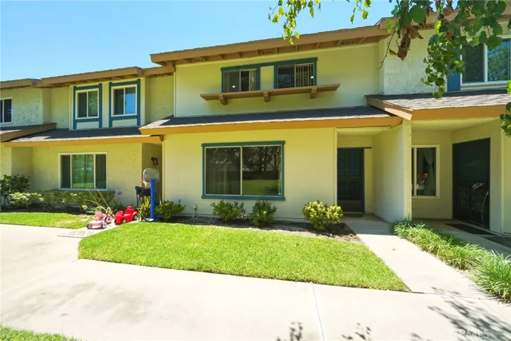 5950 Imperial, South Gate, California 90280