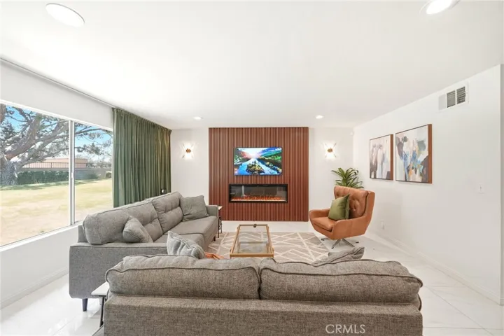 5950 Imperial, South Gate, California 90280