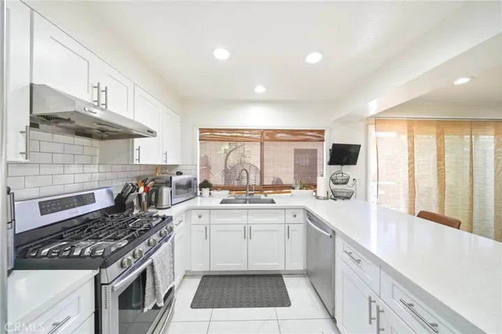 5950 Imperial, South Gate, California 90280