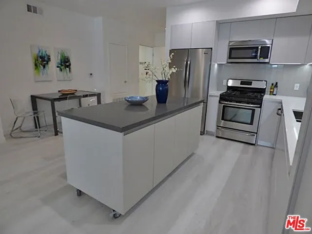 1526 Armacost Avenue 102, Los Angeles, California 90025