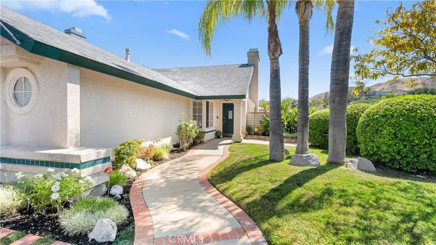 28924 Raintree Lane, Saugus, California 91390