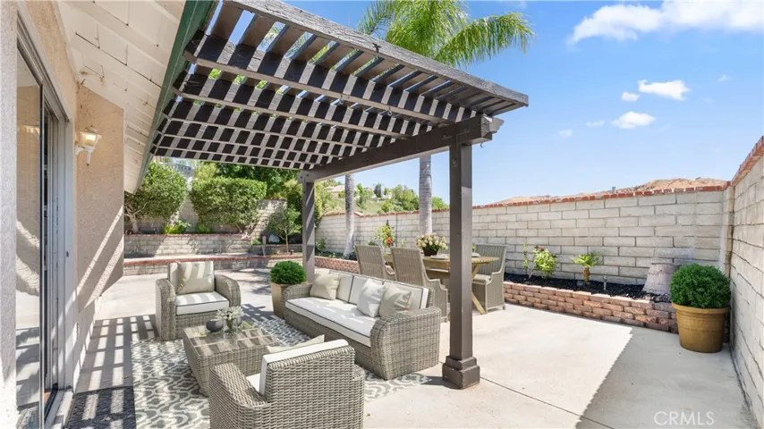 28924 Raintree Lane, Saugus, California 91390