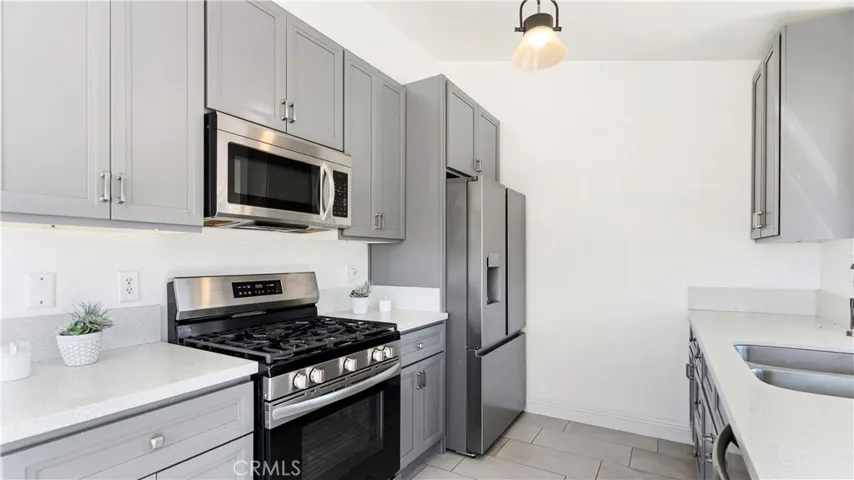 28924 Raintree Lane, Saugus, California 91390