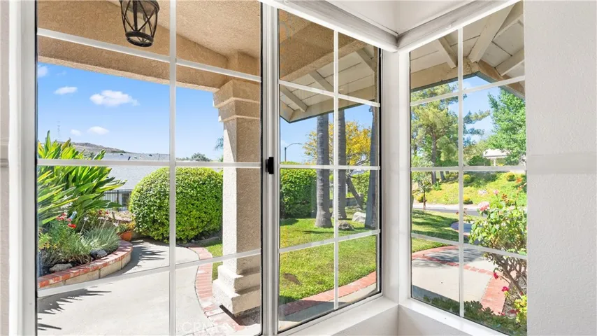 28924 Raintree Lane, Saugus, California 91390