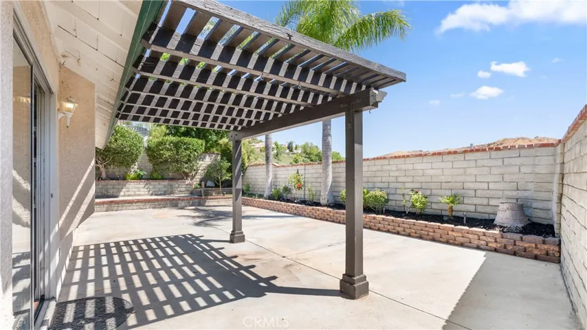 28924 Raintree Lane, Saugus, California 91390