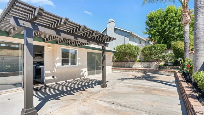 28924 Raintree Lane, Saugus, California 91390