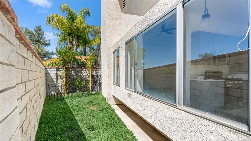 28924 Raintree Lane, Saugus, California 91390