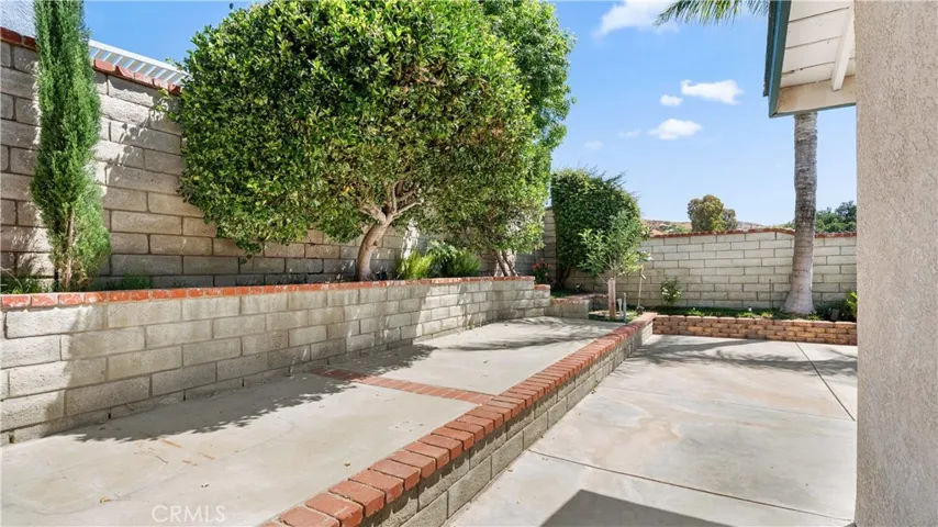28924 Raintree Lane, Saugus, California 91390