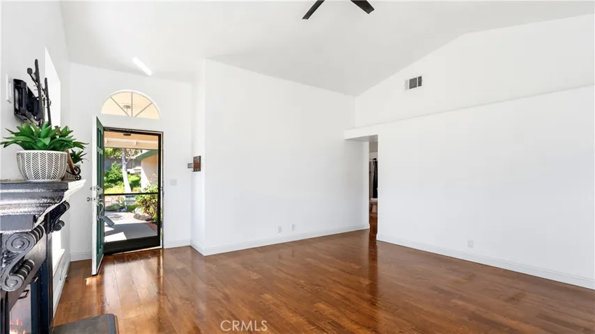 28924 Raintree Lane, Saugus, California 91390