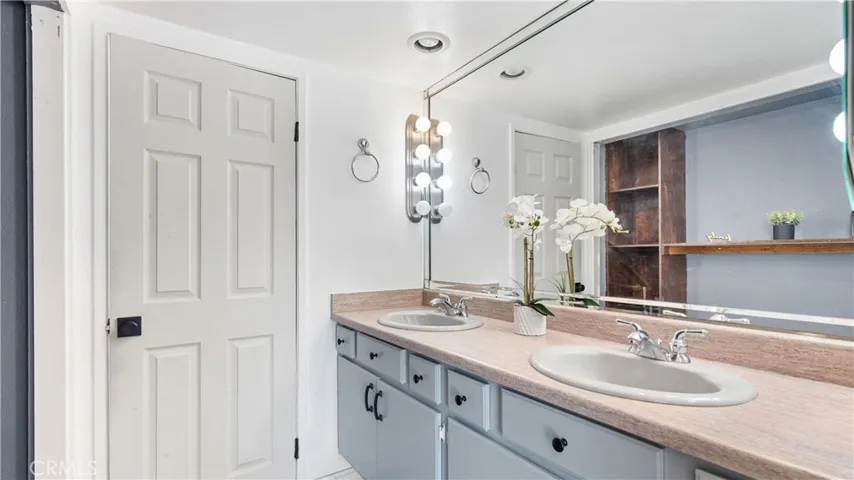 28924 Raintree Lane, Saugus, California 91390