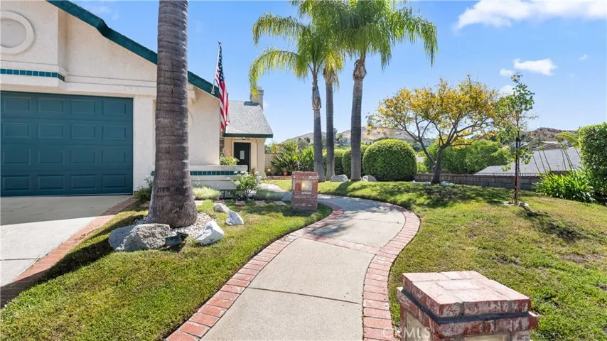 28924 Raintree Lane, Saugus, California 91390