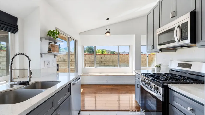28924 Raintree Lane, Saugus, California 91390