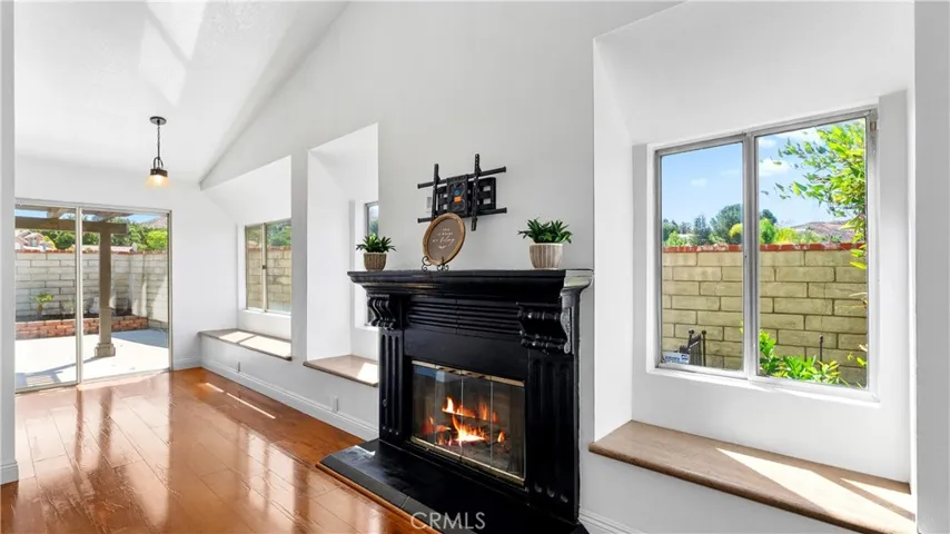 28924 Raintree Lane, Saugus, California 91390
