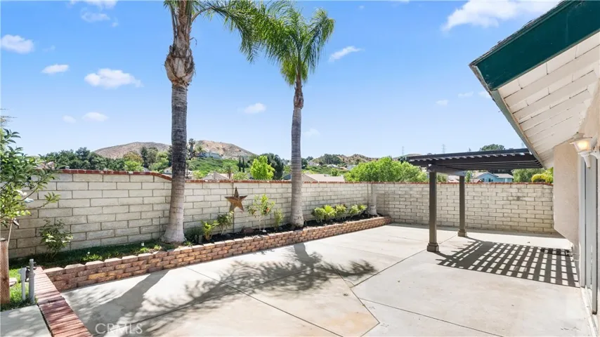 28924 Raintree Lane, Saugus, California 91390