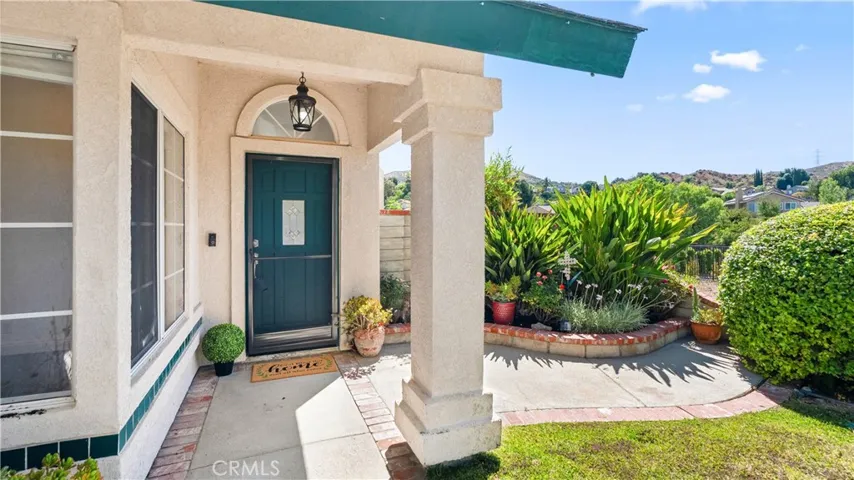 28924 Raintree Lane, Saugus, California 91390