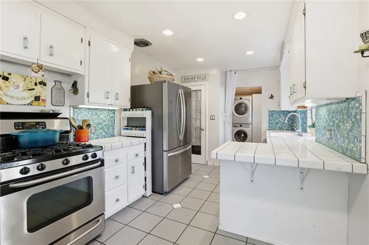 22654 Collins Street, Woodland Hills, California 91367