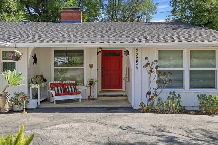 22654 Collins Street, Woodland Hills, California 91367