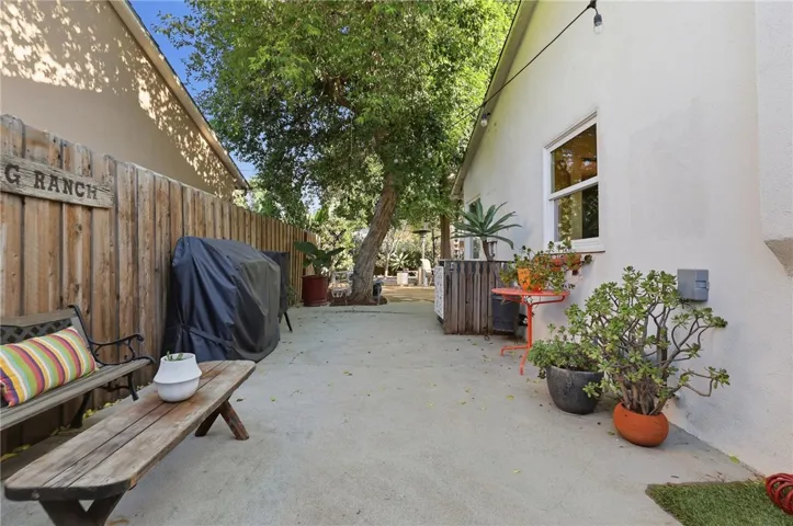 22654 Collins Street, Woodland Hills, California 91367