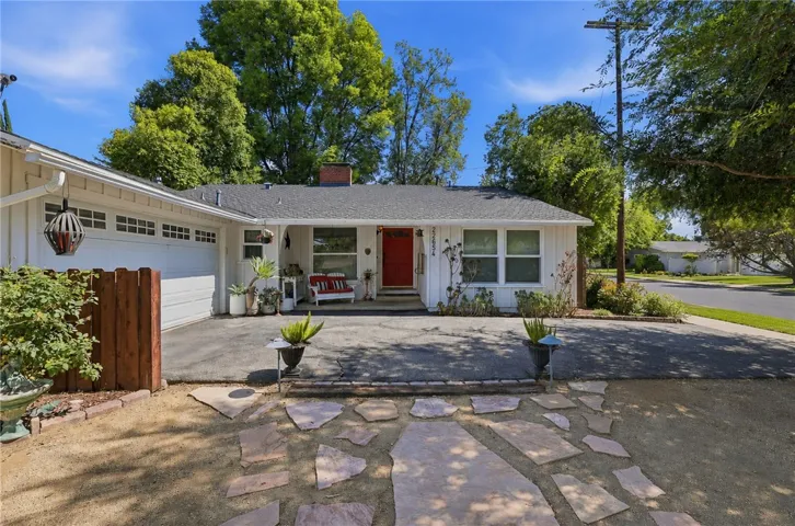 22654 Collins Street, Woodland Hills, California 91367