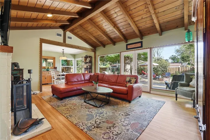 22654 Collins Street, Woodland Hills, California 91367