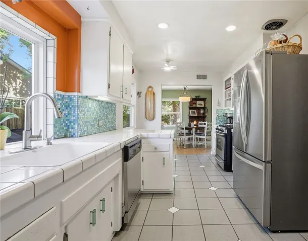 22654 Collins Street, Woodland Hills, California 91367