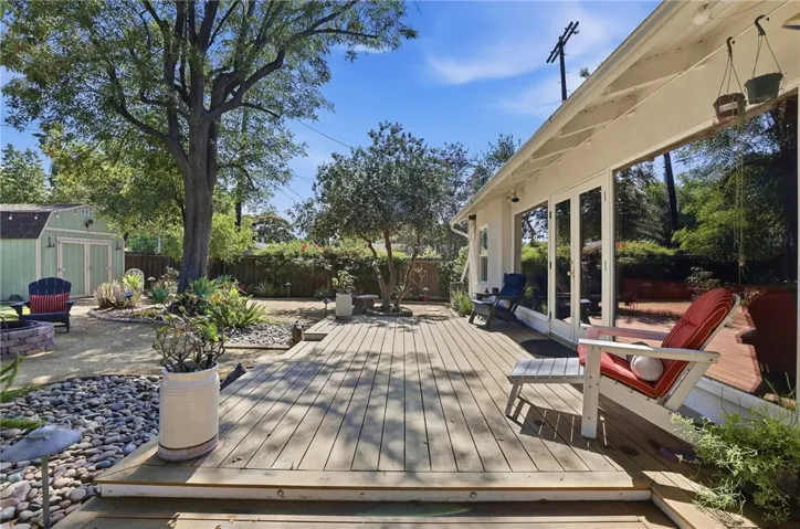 22654 Collins Street, Woodland Hills, California 91367