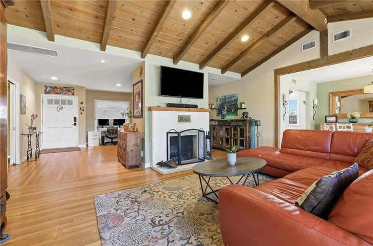22654 Collins Street, Woodland Hills, California 91367