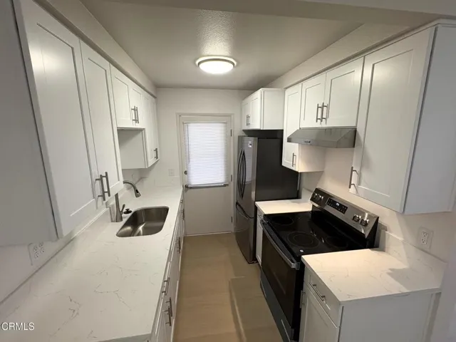 2637 Spinnaker Kitchen 1