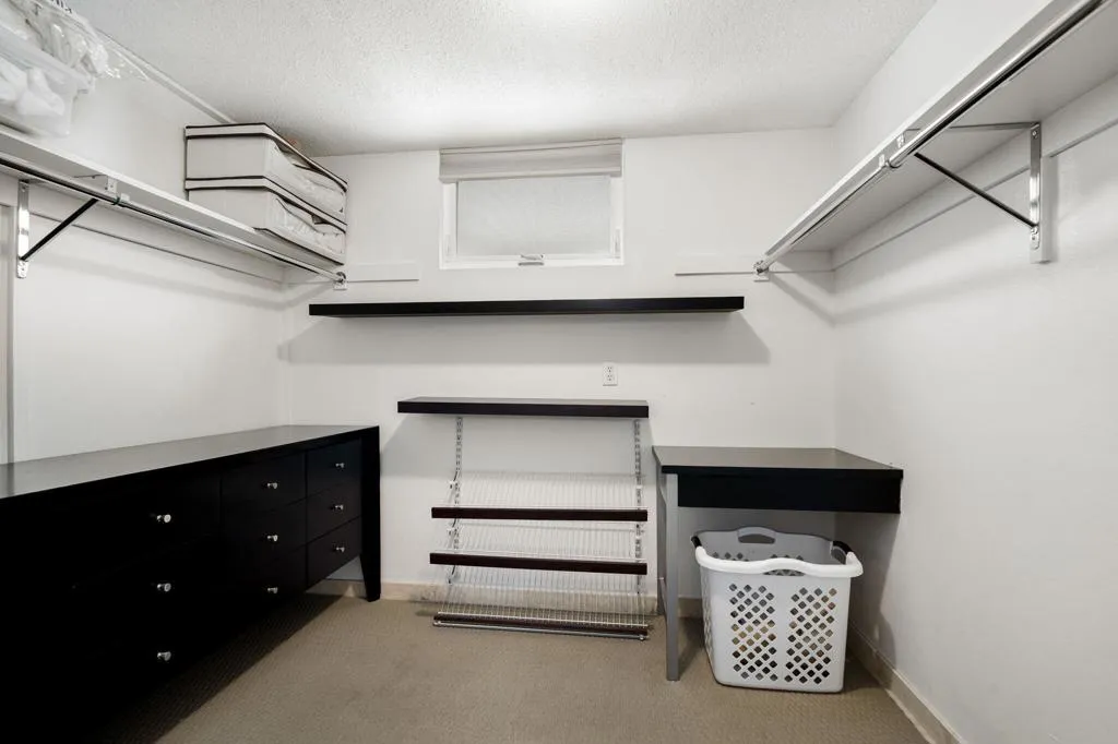 Walk-in Closet