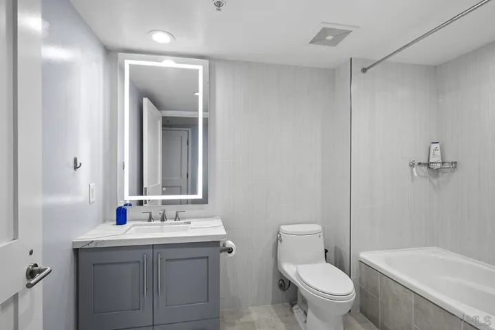 700 W E Street 2903, San Diego, California 92101