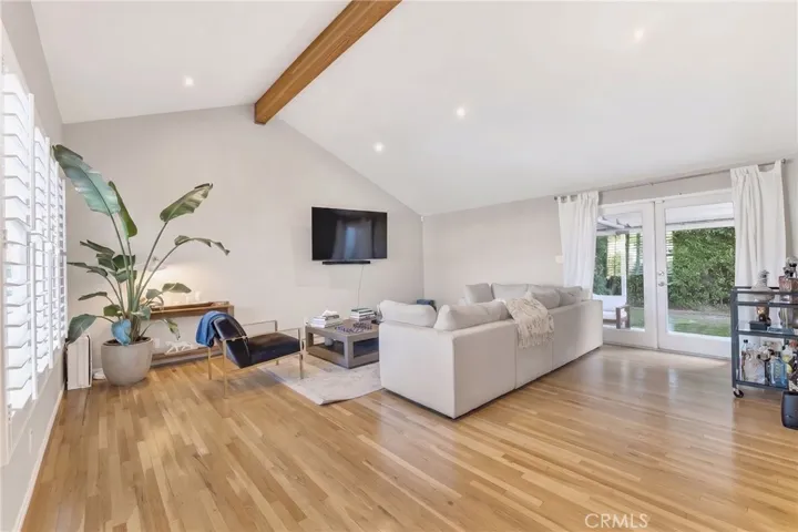 6458 Hanna, Woodland Hills, California 91303