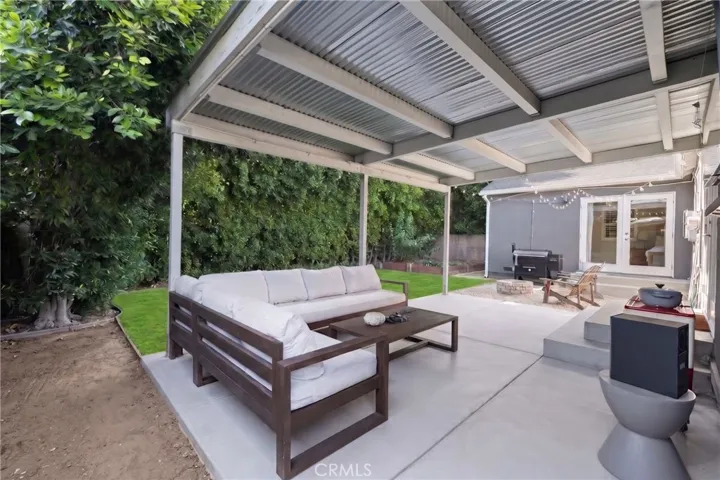 6458 Hanna, Woodland Hills, California 91303