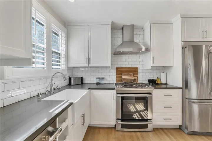 6458 Hanna, Woodland Hills, California 91303