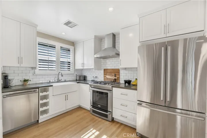 6458 Hanna, Woodland Hills, California 91303