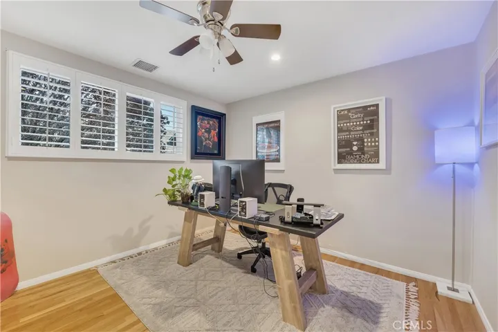 6458 Hanna, Woodland Hills, California 91303