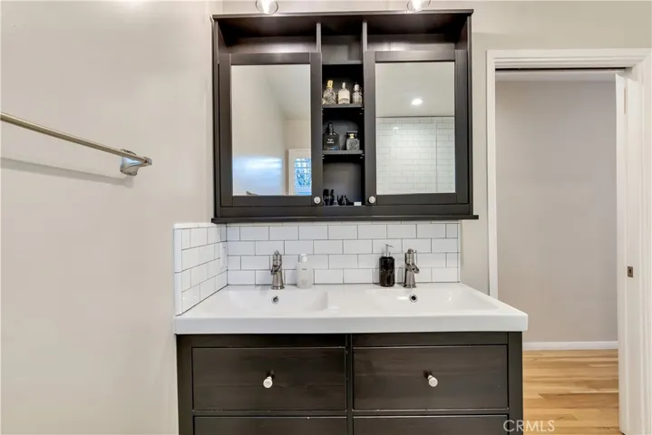 6458 Hanna, Woodland Hills, California 91303